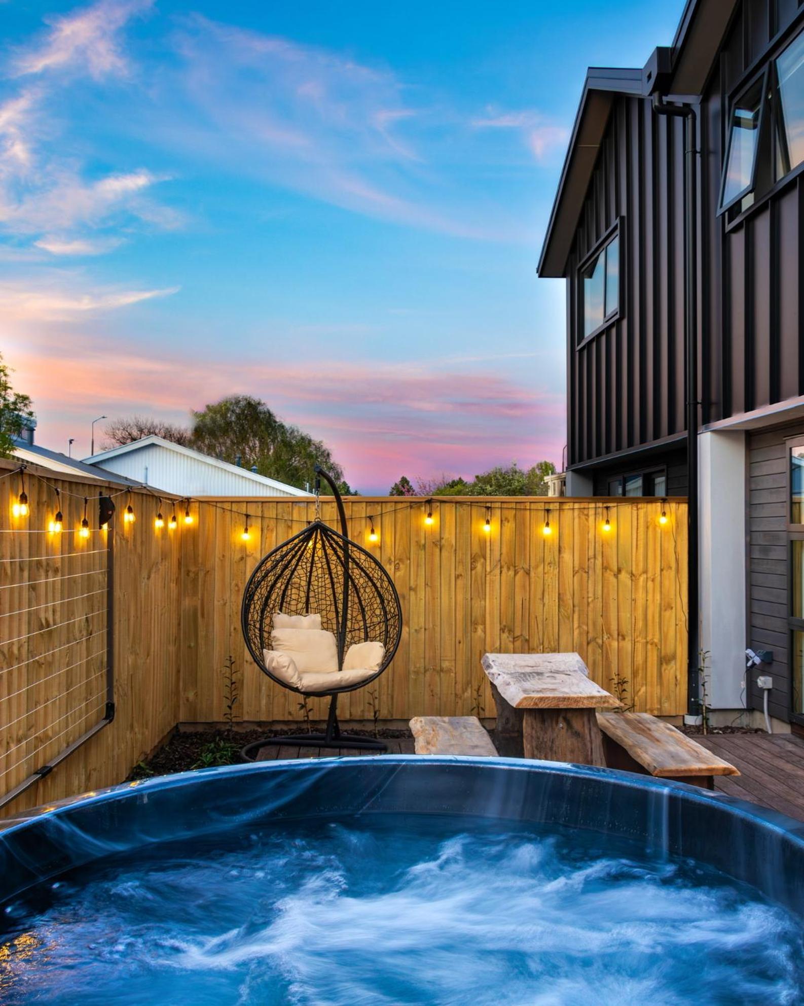 Apartament Cozy Retreat With Hot Tub Christchurch Zewnętrze zdjęcie